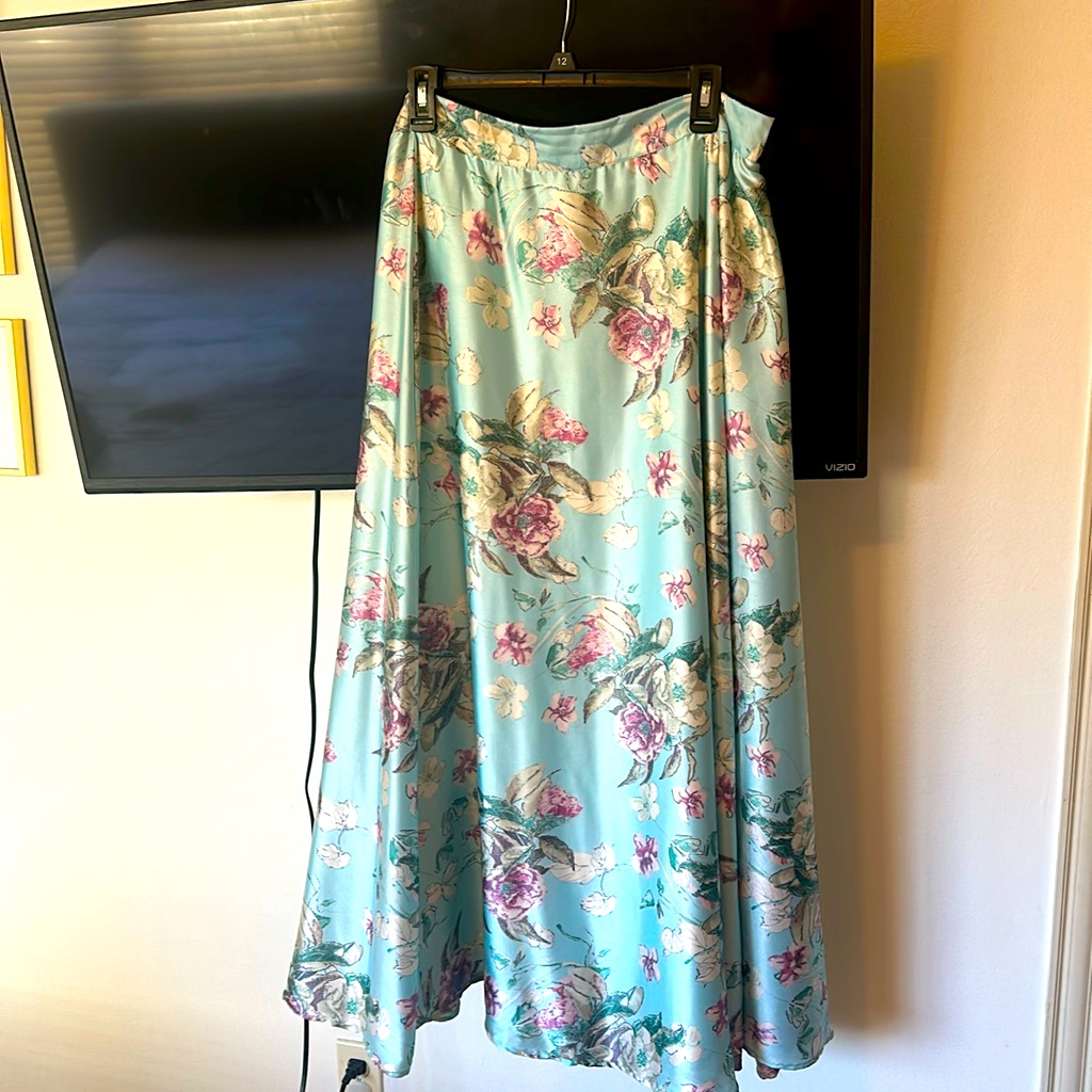 Skirt Satin, Flowy And Lined! With Pockets!!!